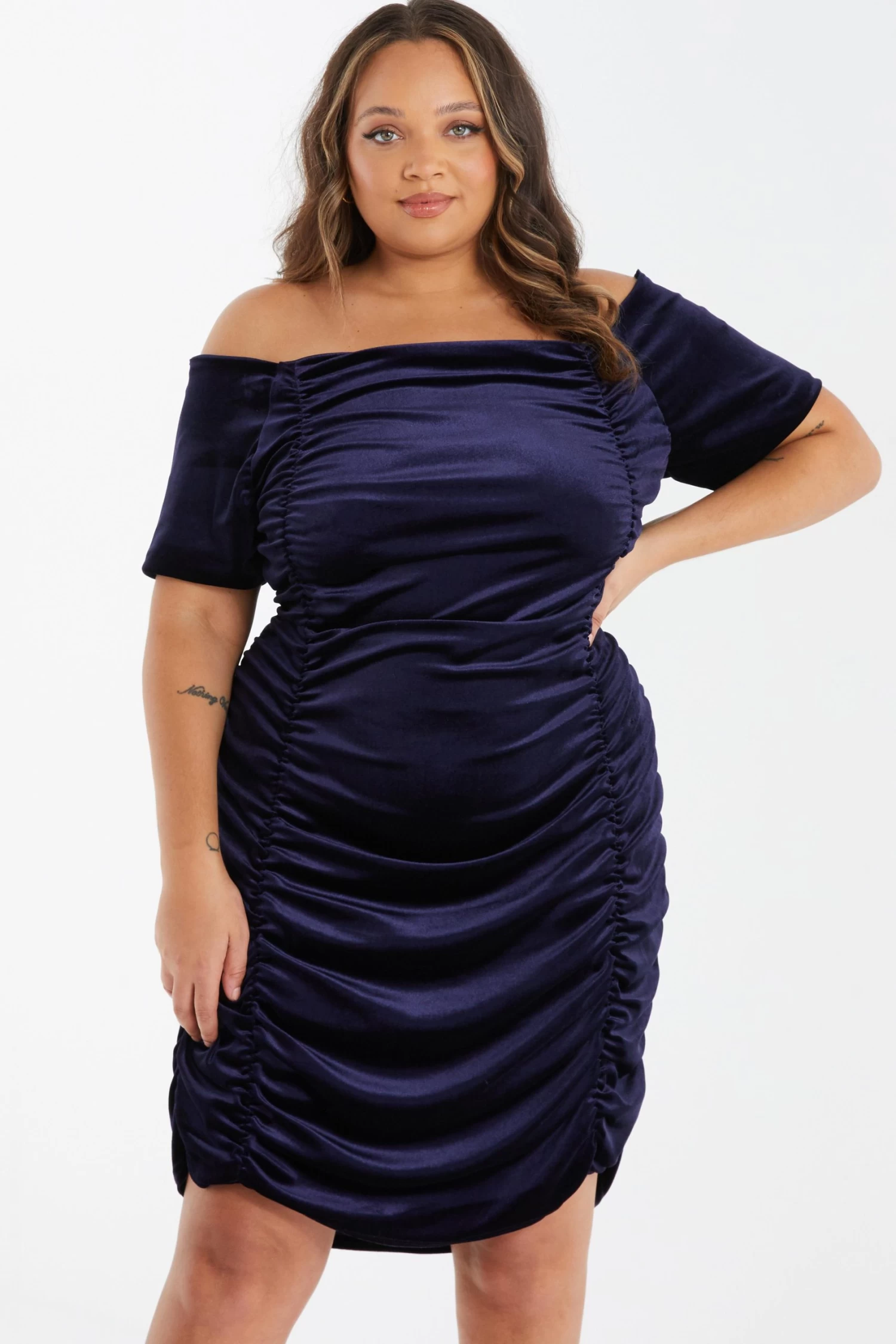 Curve Navy Velvet Ruched Midi Dress - Image 2